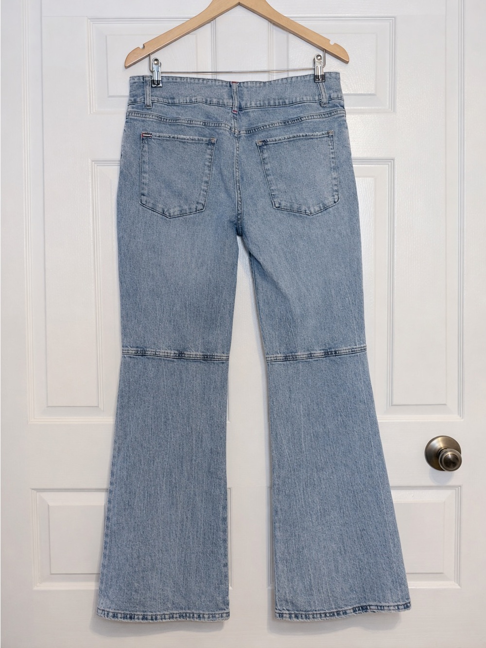 Alice + Olivia Stacey Low Rise Bell Bottom Jean in Bay Blue size 31 - Picture 4 of 8